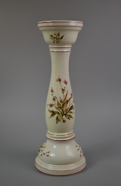 Piedestal. Porslin, Italien.