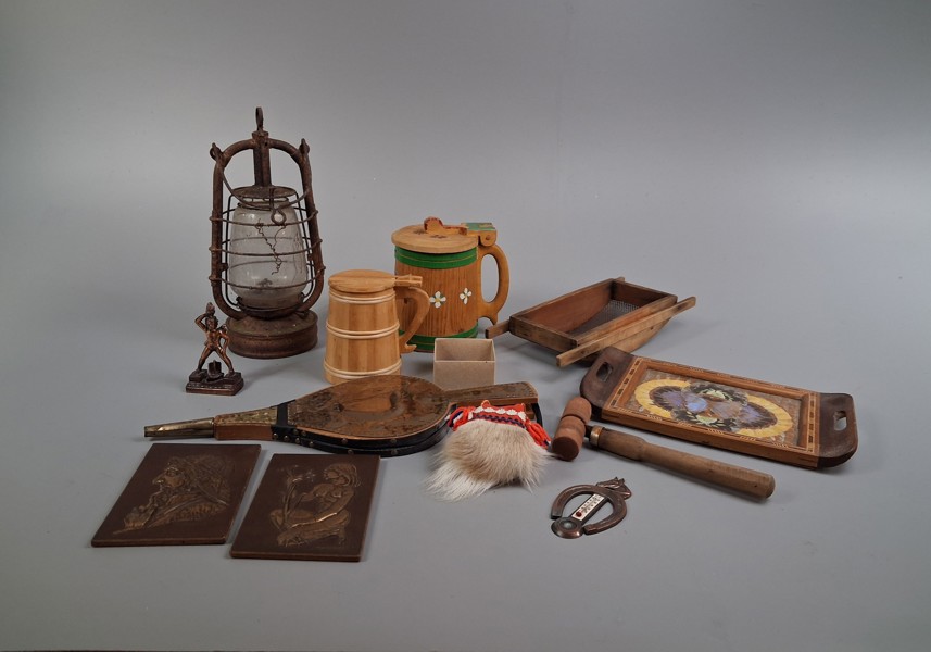 Diverse. Bl.a Allmoge & lykta.