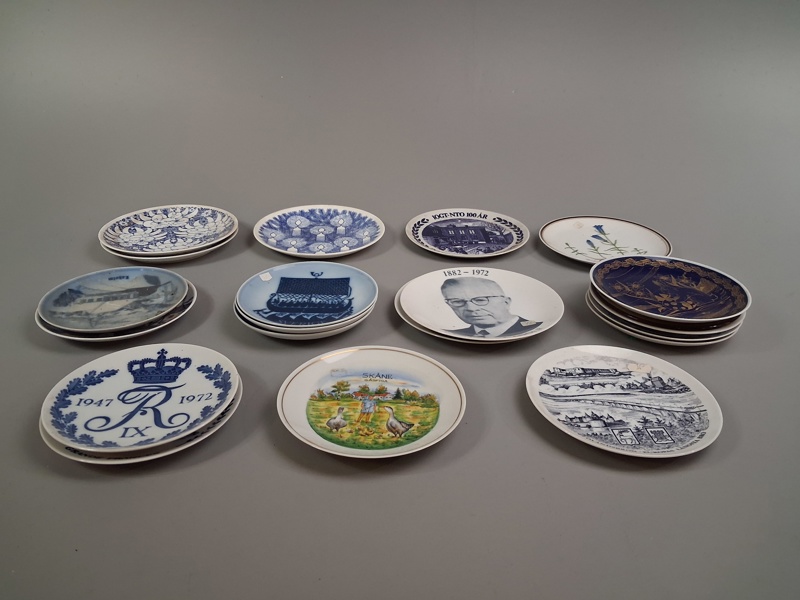 Diverse samlartallrikar.