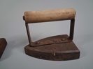 Äldre strykjärn. 1800/1900-talet.