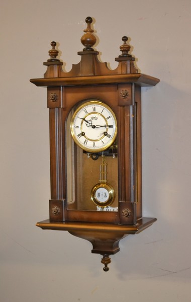 Väggur. AMS, W. Germany.