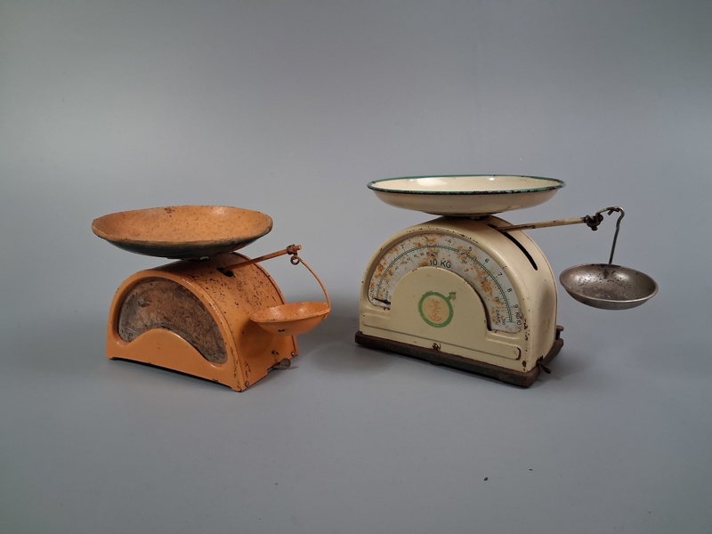 2 Hushållsvågar. Bl.a Kockums.