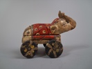 Leksakselefant på hjul, målat trä, Indien, 1900-talets första hälft.