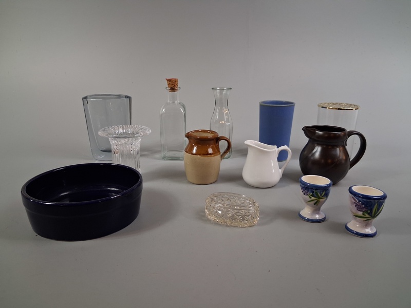 Diverse glas & keramik. Bl.a Iittala, Höganäs, Strömbergshyttan, Lena A Linderholm.