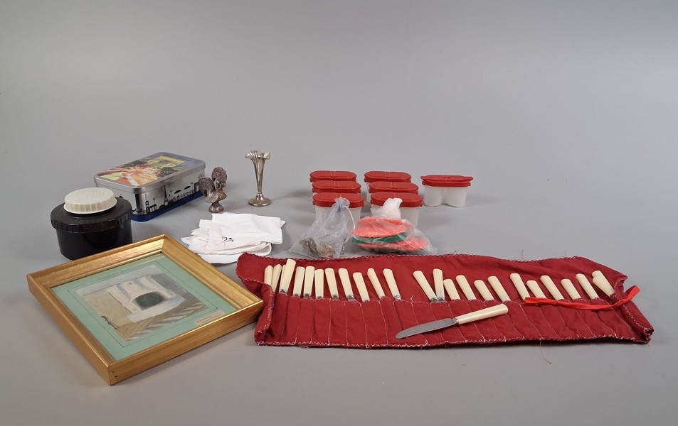 Diverse. Bl.a Tupperware, bestick m.m.