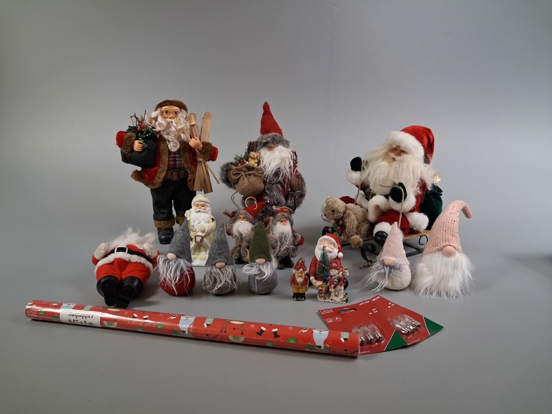 Diverse. Jul. Mestadels tomtar.