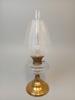 Fotogenlampa. Mässing/glas, 1900-talets första hälft.
