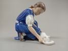FIGURIN. Porslin, "Flicka med katt", Nr: 1745, Bing & Gröndal, Danmark.