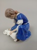 FIGURIN. Porslin, "Flicka med katt", Nr: 1745, Bing & Gröndal, Danmark.