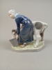 FIGURIN. Porslin "Kvinna med kalv", Nr: 779, Royal Copenhagen, Danmark.