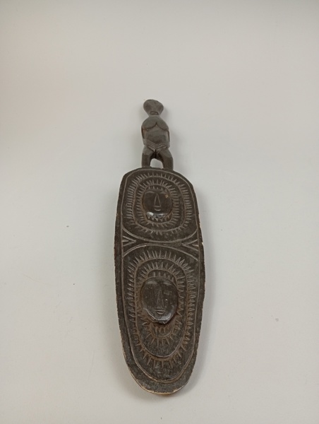 Trämask. Afrikansk.