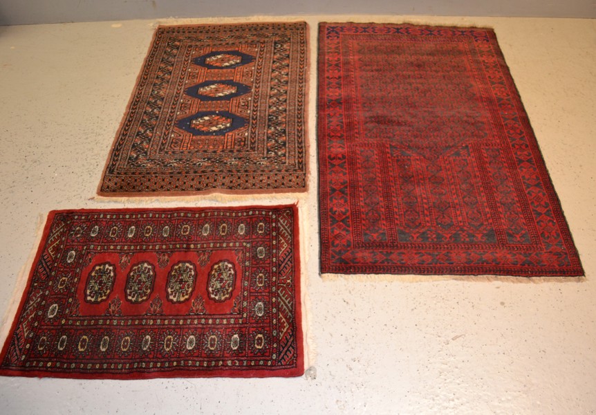 3 Orientaliska mattor.