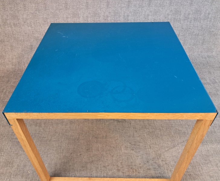 Litet bord. Habitat, metall & trä.