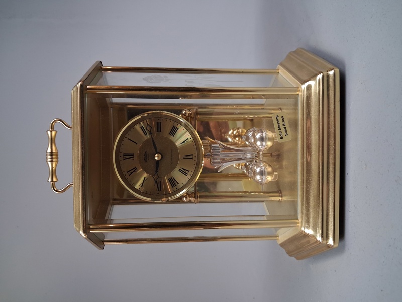 Årsur. Kaller, mässing & glas.