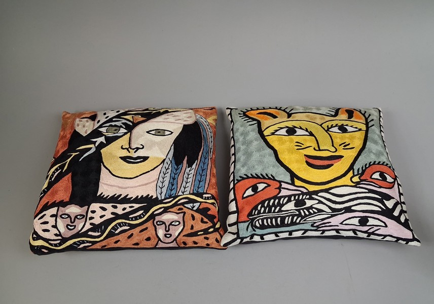 ULRICA HYDMAN-VALLIEN, 2 Kuddar.