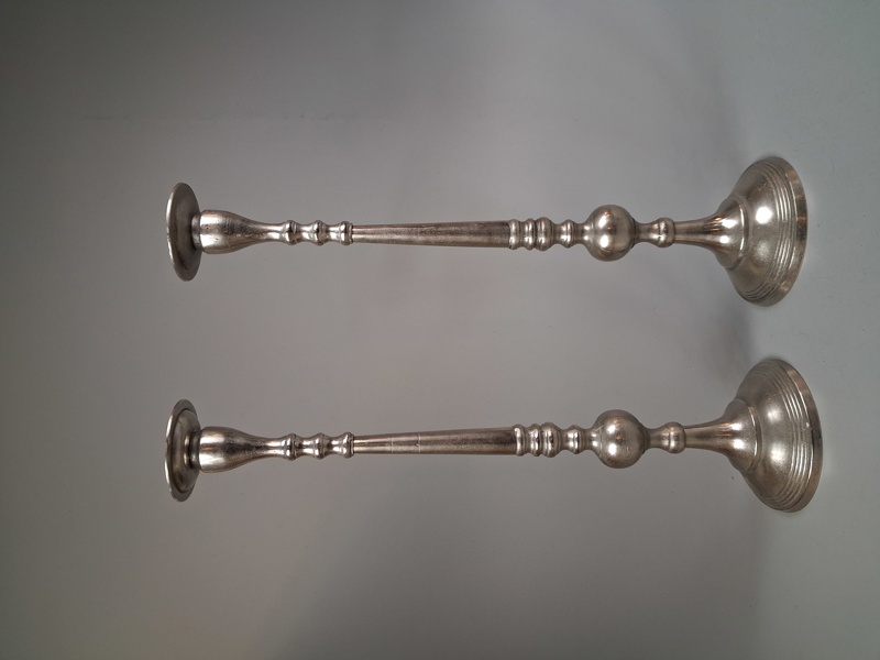 Golvljusstakar, Metall.