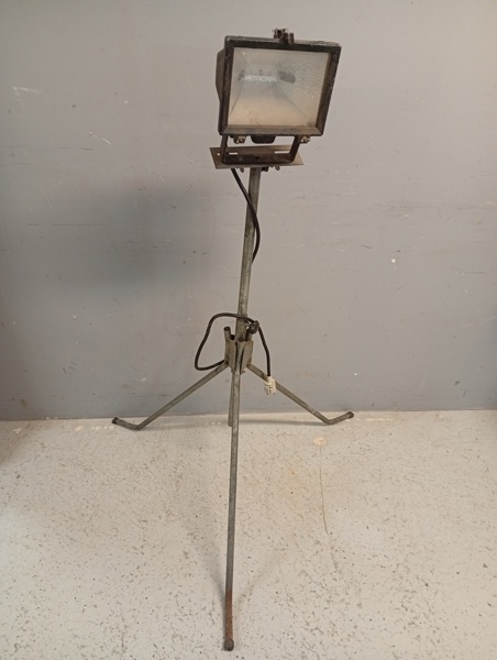 Arbetsbelysning på stativ.