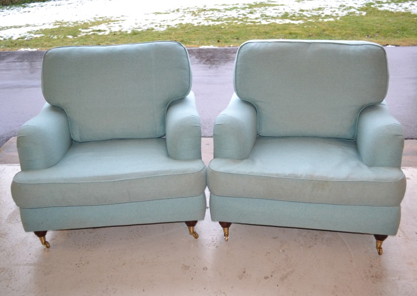 2 Howard fåtöljer.