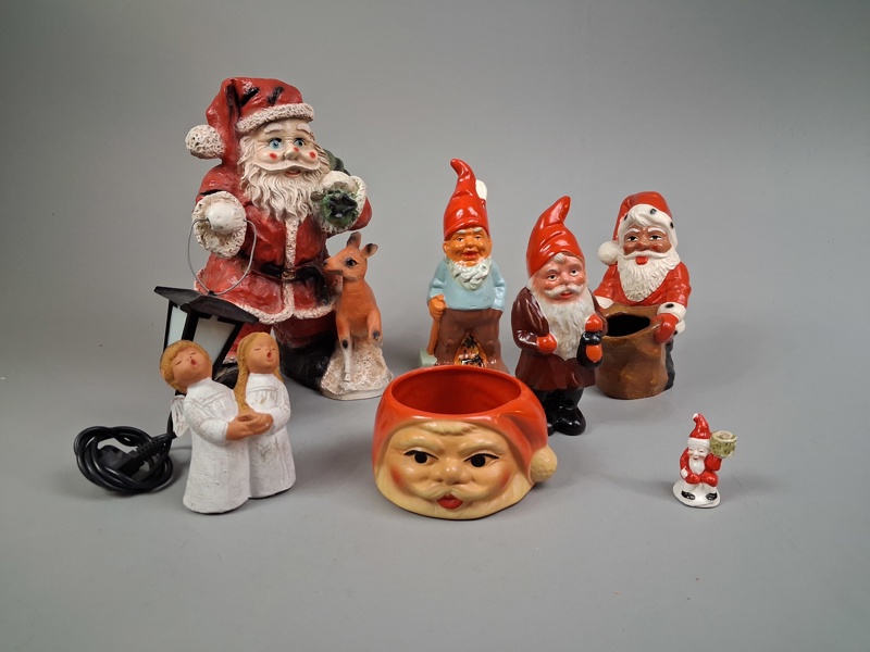 Diverse tomtar. Bl.a Gräfenroda, tomte med lykta m.m.