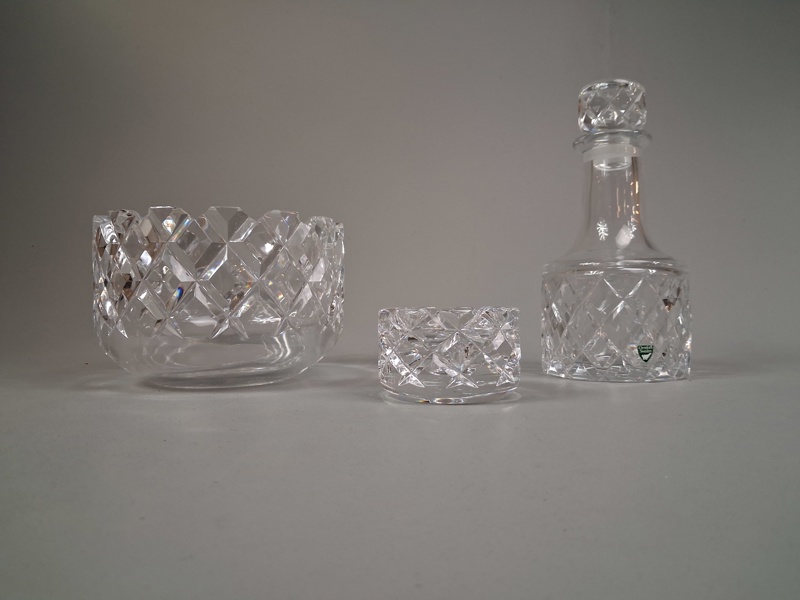 Gunnar Cyrén. Skål, Karaff & Ljusstake, "Sofiero", Orrefors, endast ljusstake är signerad.