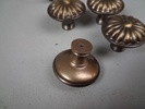 Äldre dörrhandtag, krokar, knoppar.