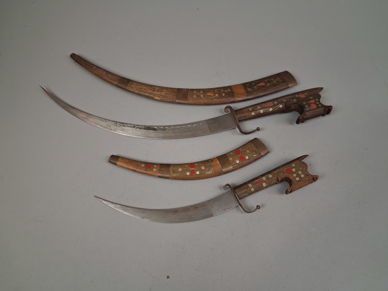 2 Svärd. Nimcha, Nordamerika, 1900-talets första hälft.