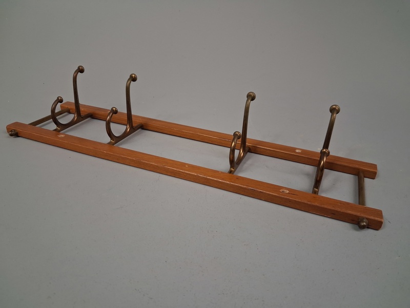 Klädhängare, "Dekorativ", AB Skoglunds metallgjuteri, Anderstorp, 1950/60-talet.