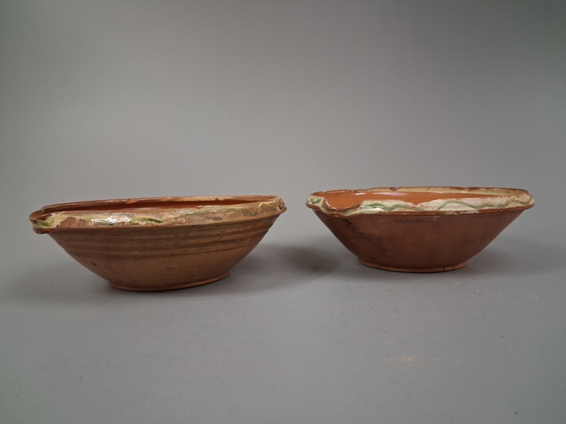 2 Äldre spillkum, Keramik.