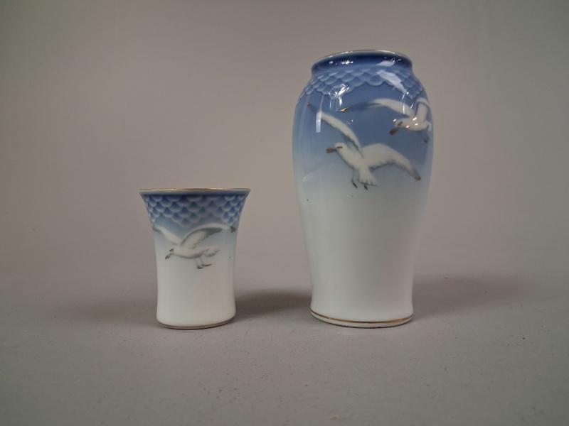 2 Vaser. Bing & Gröndal. "Blå måsen".