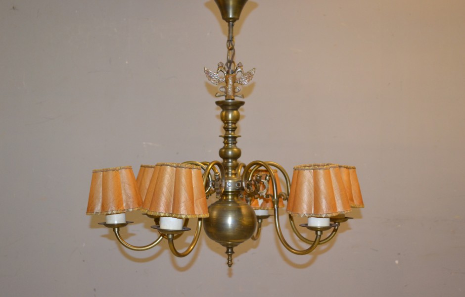 Takkrona. Barockstil, malm, 1900-talets första hälft.