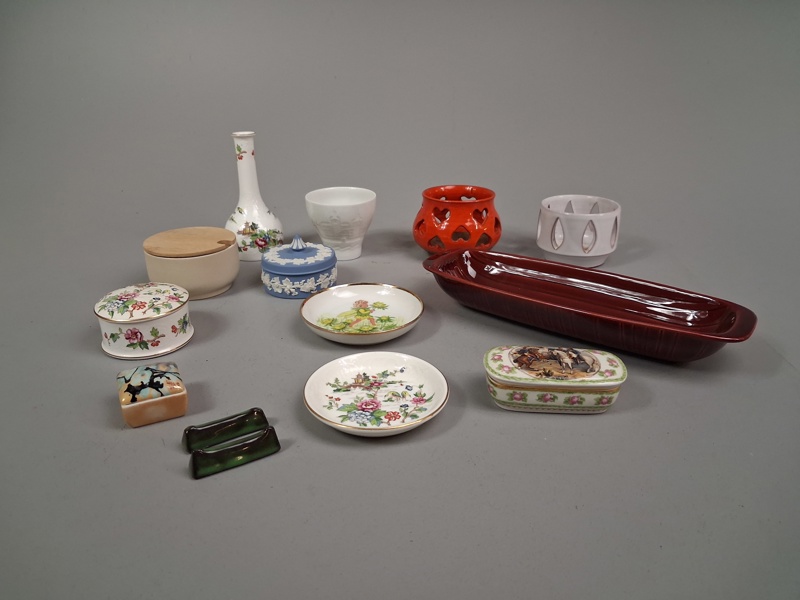 Diverse porslin & keramik. Bl.a Staffordshire, Wedgwood, JIE m.m.