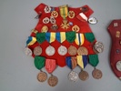 Diverse pins, nålar & medaljer.