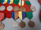 Diverse pins, nålar & medaljer.