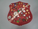 Diverse pins, nålar & medaljer.