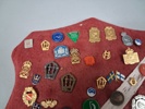 Diverse pins, nålar & medaljer.