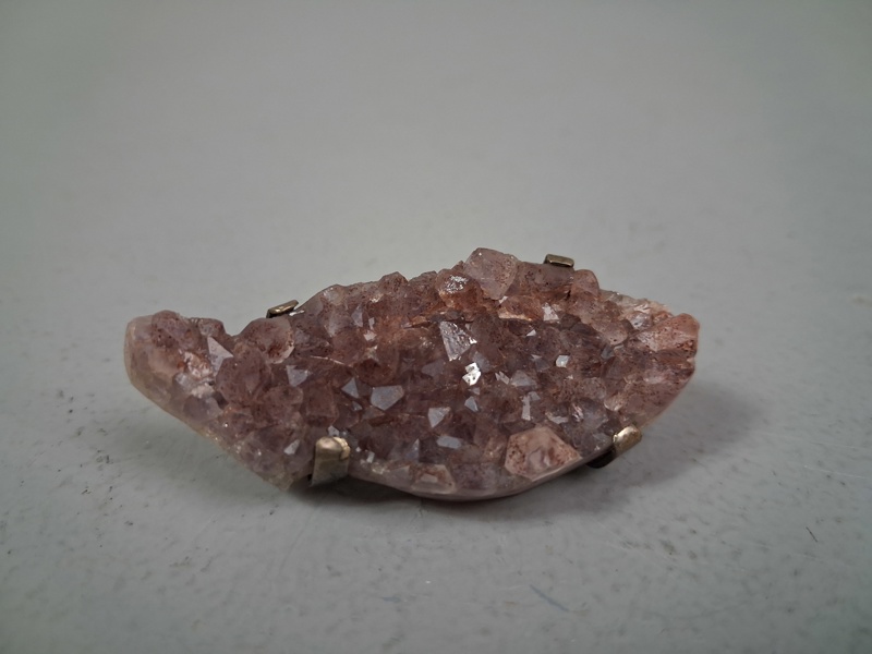 Brosch. Ametist & silverfäste.