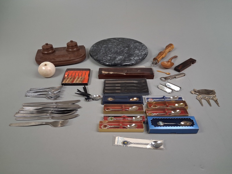 Diverse bestick, marmor m.m.