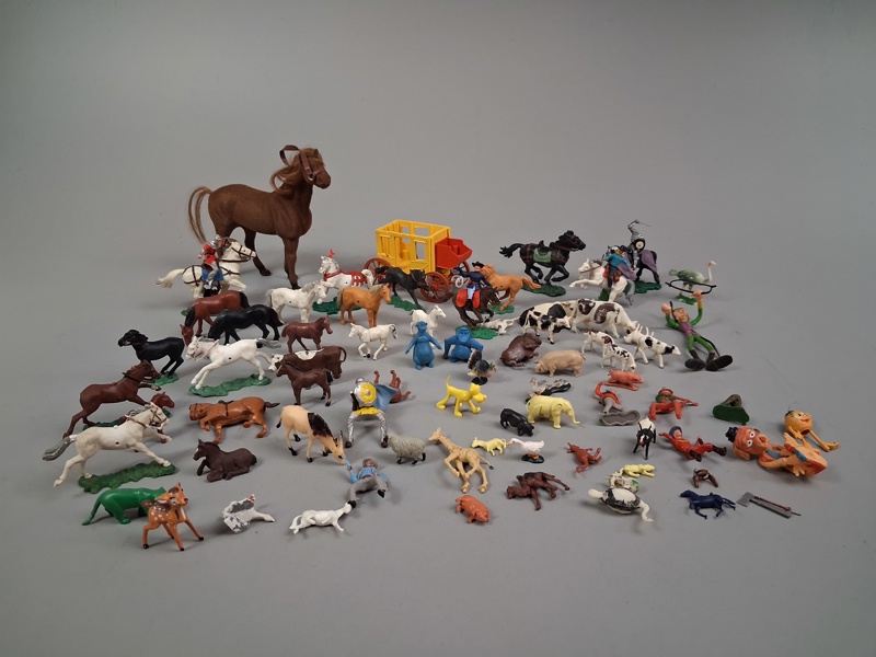 Diverse leksaksfigurer.