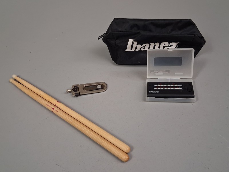 Trumpinnar Mike Portnoy, Ibanez Automatic Tuner & Rörklippare till saxofon.