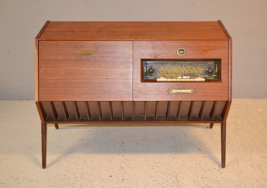 Radiomöbel. Luxor, mahognyfaner, 1950/60-talet.