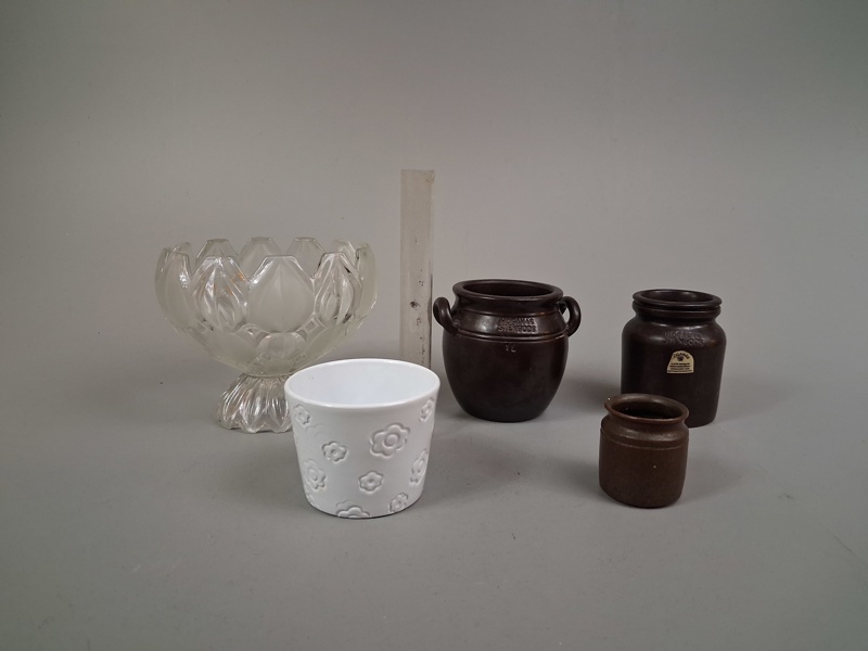 Diverse. Bl.a Brännar-rör, Bohemia, & Höganäs keramik.