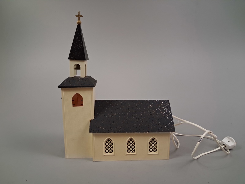 Kyrka med speldosa & belysning.