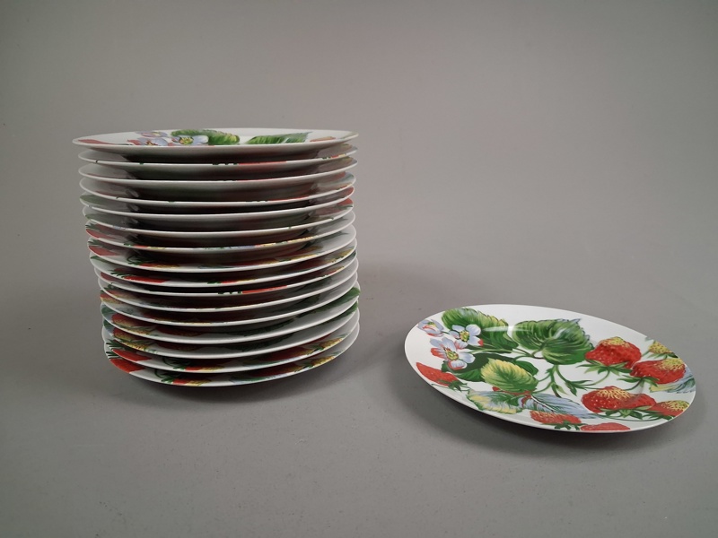 17 Assietter. "Oxford", CNP France.