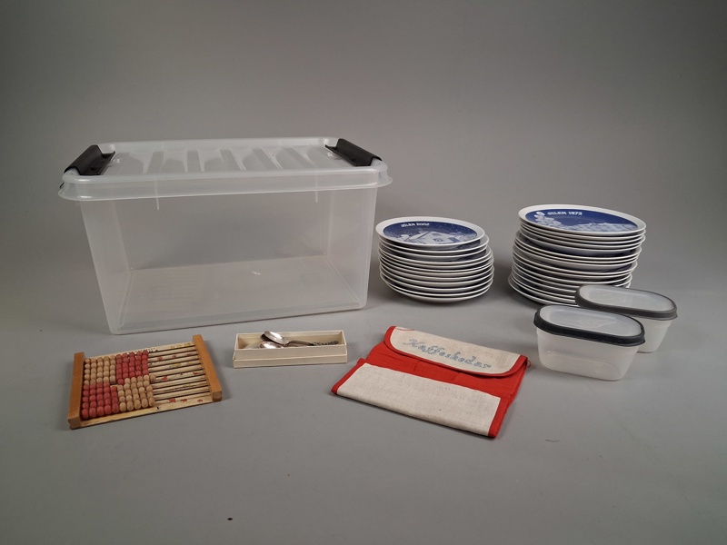 Diverse. samlartallrikar Nore Norlold, Kaffeskedar i nysilver m.m.