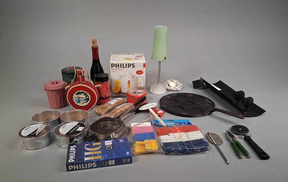 Diverse hushållsartiklar.
