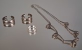 Halsband, Ring & ett par öronhänge, silver, 16,45gram, syratestat.