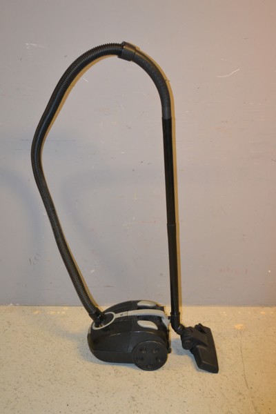 Mindre dammsugare. Voltage.