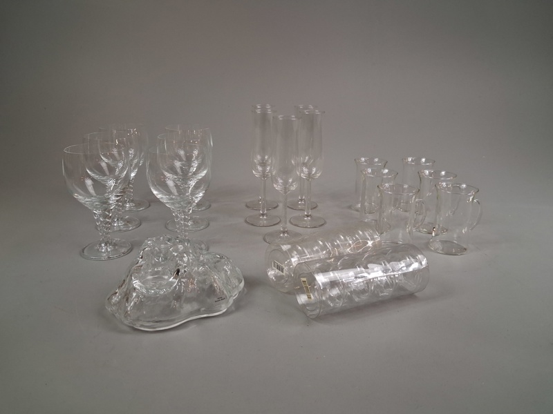 Diverse glas. Bl.a 6 Rödvinsglas Thomas, flyt-koppar för värmeljus m.m.