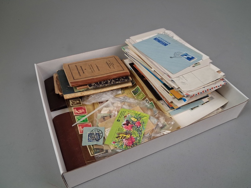 Diverse. Bl.a stämplade frimärken.