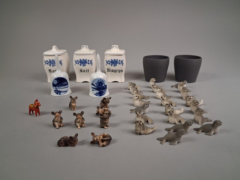 Diverse. Bl.a små figurer m.m.